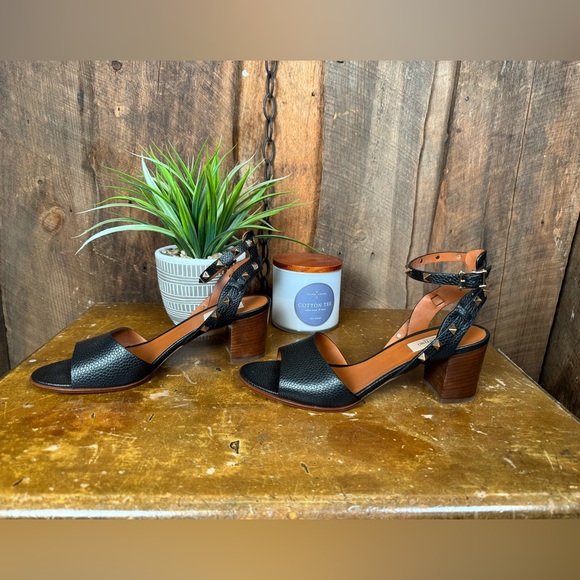 Valentino "Authentic" Black Textured Leather Sandals - Size IT 41 - US 11 - Picture 6 of 13